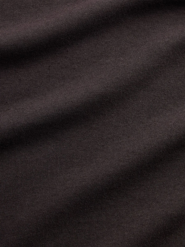 Gap Brown Modern V-Neck Short Sleeve T-Shirt - Image 4 of 4 Gap Brown Modern V-Neck Short Sleeve T-Shirt - Image 4 of 4