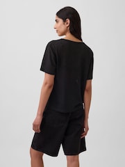 Gap Black Linen-Blend Relaxed V-Neck T-Shirt - Image 2 of 4