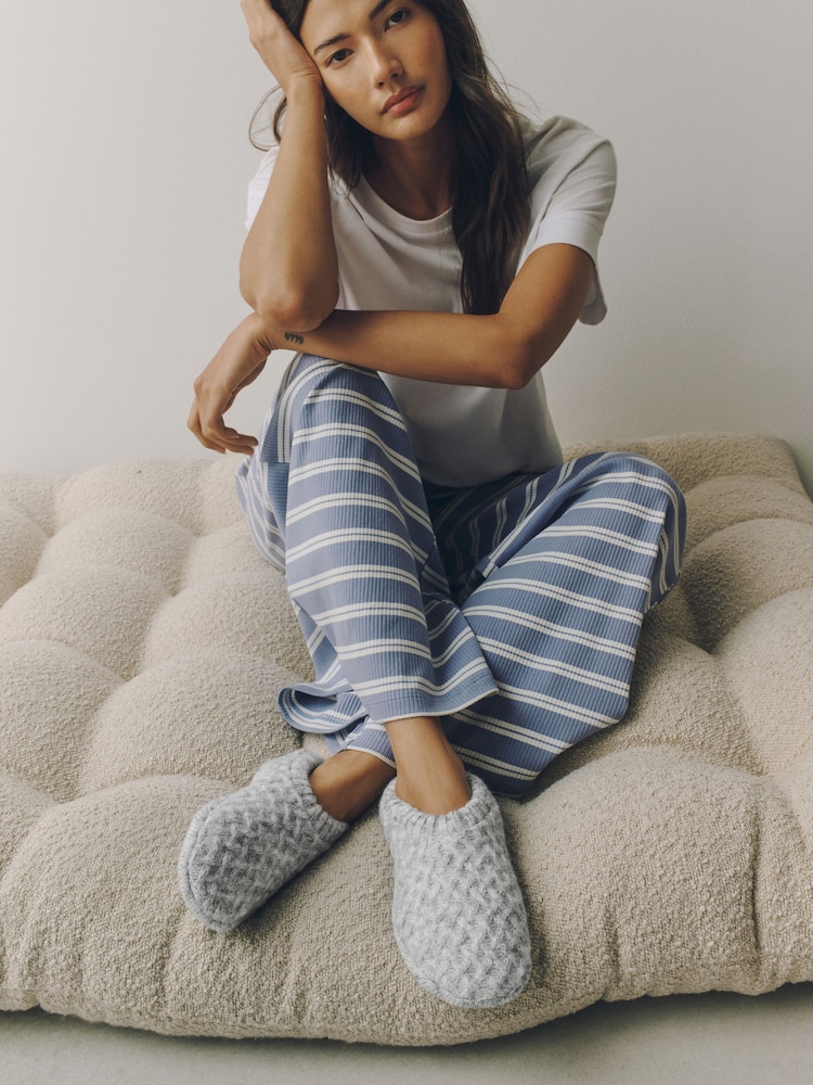 ពណ៌ប្រផេះស្រាល - Cable Knit Footsie Slipper Socks 1 Pack - រូបភាព 2 នៃ 9 ពណ៌ប្រផេះស្រាល - Cable Knit Footsie Slipper Socks 1 Pack - រូបភាព 2 នៃ 9