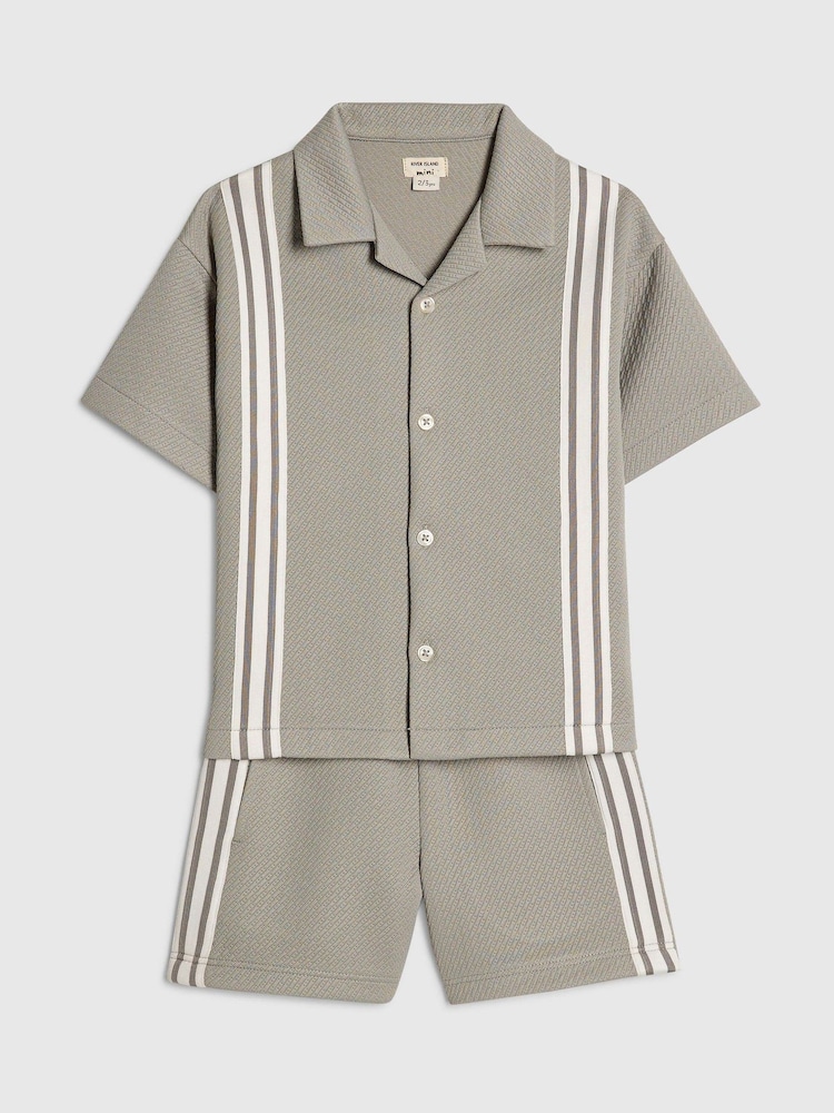 River Island Green Oversized Stripe Revere Shirt & Shorts Set - Image 2 of 5 River Island Green Oversized Stripe Revere Shirt & Shorts Set - Image 2 of 5