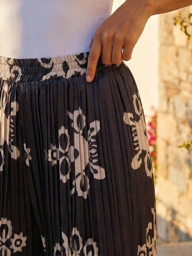 Roman Black Floral Pleated Trousers - Image 4 of 4 Roman Black Floral Pleated Trousers - Image 4 of 4