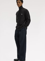 Grå - Fred Perry Merino Wool Funnel Neck Jumper - Bilde 2 av 5