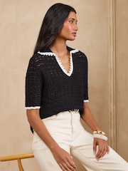 Love & Roses Crochet Style V-Neck Short Sleeve Collared Top - صورة 1 من 5