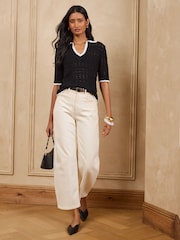 Love & Roses Crochet Style V-Neck Short Sleeve Collared Top - صورة 4 من 5