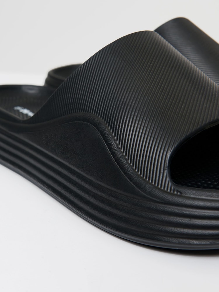 Threadbare Black Chunky Foam Sliders - Image 4 of 4