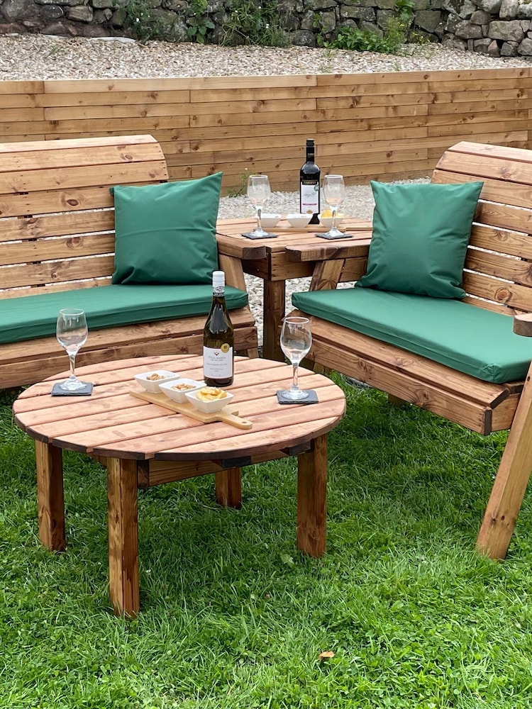 Charles Taylor Brown 4 Seater Balmoral Garden Corner Set with Round Coffee Table - Image 1 of 9 Charles Taylor Brown 4 Seater Balmoral Garden Corner Set with Round Coffee Table - Image 1 of 9