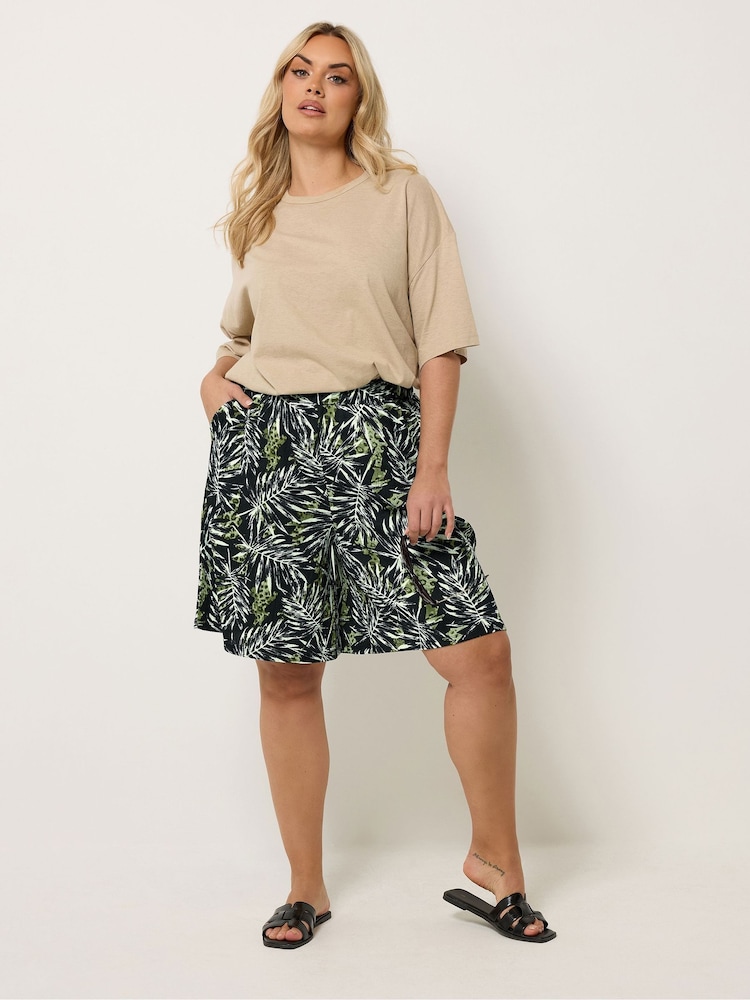 Yours Curve Black Jersey Shorts - Image 2 of 5 Yours Curve Black Jersey Shorts - Image 2 of 5