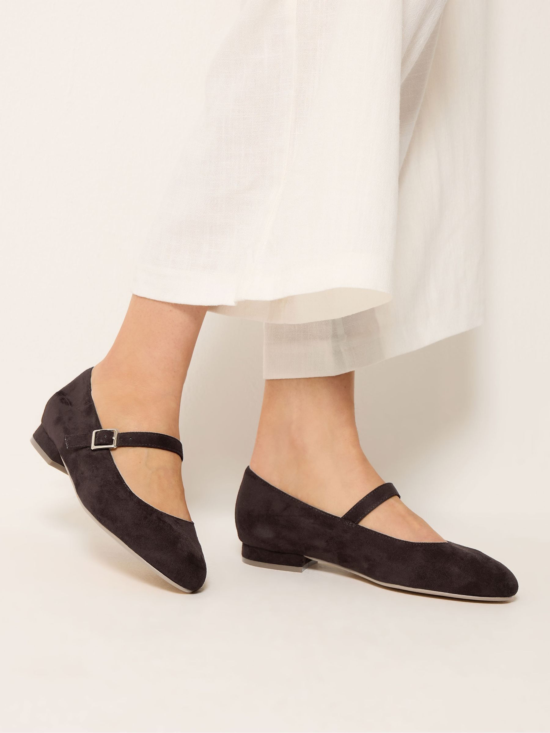Long Tall Sally Women's Brown Mary Jane Low Heels - Image 1