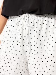 Yours Curve White Skinny Waistband Shorts - Image 4 of 5