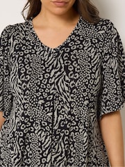 Yours Curve Black Pleated Front Swing Top - Image 4 of 5