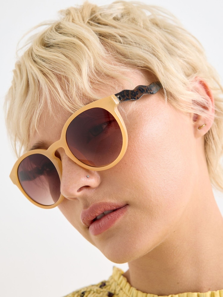 Oliver Bonas Yellow Yellow & Animal Print Wavy Arm Preppy Sunglasses - Image 5 of 5 Oliver Bonas Yellow Yellow & Animal Print Wavy Arm Preppy Sunglasses - Image 5 of 5