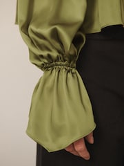 أخضر - CERENE Long Sleeve High Neck Satin Blouse - صورة 4 من 10