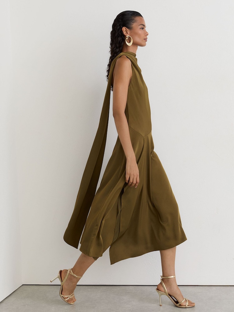 Vert kaki - Robe midi drapée asymétrique en satin Naomi de Reiss - Image 1 sur 8 Vert kaki - Robe midi drapée asymétrique en satin Naomi de Reiss - Image 1 sur 8