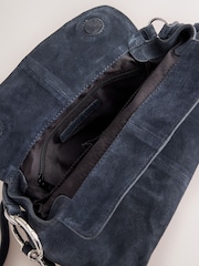 כחול כהה - Suede Charm Hand Held Bag - תמונה 9 מתוך 9