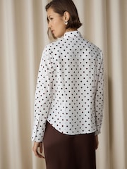 Burgundy Polka Spot - قميص بكُم طويل بقصّة أساسية ضيقة قابل للتمدد - صورة 4 من 5