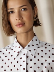 Burgundy Polka Spot - قميص بكُم طويل بقصّة أساسية ضيقة قابل للتمدد - صورة 5 من 5