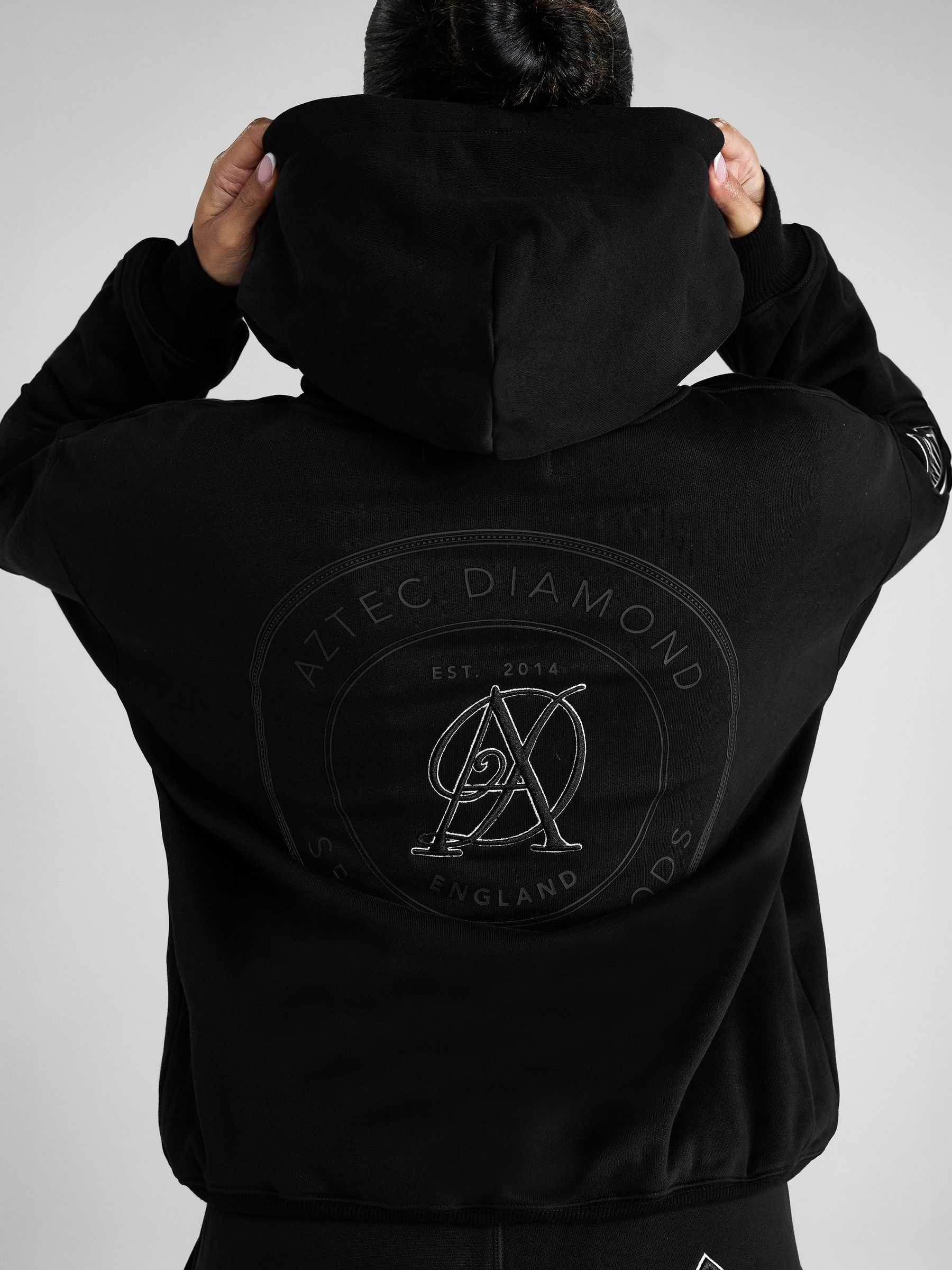 Next：日本 ブラック - Aztec Diamond Sporting Goods プルオーバー