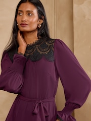 Violetti - Love & Roses -pitsi-kaarredetaljillinen Vyöllinen minimekko - Kuva 2 / 4