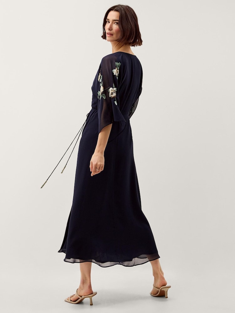 فستان متوسط الطول بتصميم ملفوف مطرَّز بورود Clara من Monsoon - Image 2 of 4