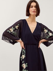 فستان متوسط الطول بتصميم ملفوف مطرَّز بورود Clara من Monsoon - Image 3 of 4