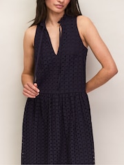 Ro&Zo Navy Broderie V-Neck Midi Dress - Imagen 2 de 6