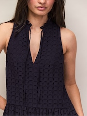 Ro&Zo Navy Broderie V-Neck Midi Dress - Imagen 5 de 6