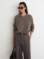 Reiss Dark Neutral Mari Wool-Cashmere V-Neck Jumper - Image 1 of 7