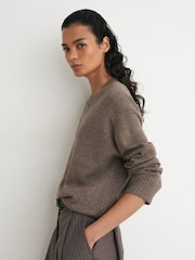 Reiss Dark Neutral Mari Wool-Cashmere V-Neck Jumper - Image 4 of 7