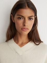 Reiss Ivory Mari Wool-Cashmere V-Neck Jumper - Image 4 of 6