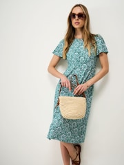 أخضر - فستان Jenna من قماش جيرسي بأكمام متطايرة من Crew Clothing - Image 1 of 4