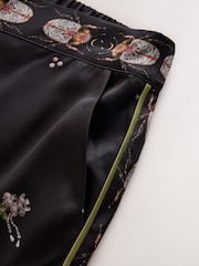 Black Precious Ditsy - CERENE Hose mit weitem Bein aus Satin mit Floralprint - Bild 6 von 11