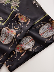 Black Precious Ditsy - CERENE Hose mit weitem Bein aus Satin mit Floralprint - Bild 7 von 11