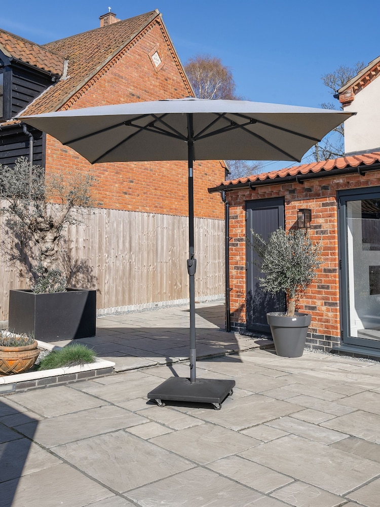 Royce Smoke Grey Anthracite Premium 2.5m Square Garden Parasol with LEDs - Image 1 of 6