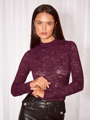 Morado ciruela - Top con cuello alto de encaje de Lipsy - Imagen 2 de 5