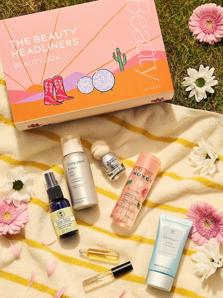 The Beauty Headliners Beauty Box (Worth £79) - Image 1 of 3 The Beauty Headliners Beauty Box (Worth £79) - Image 1 of 3