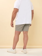 بني - شورت تشينوز قابل للتمدد بمقاس كبير وطويل من Badrhino - Image 3 of 4