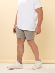 بني - شورت تشينوز قابل للتمدد بمقاس كبير وطويل من Badrhino - Image 4 of 4