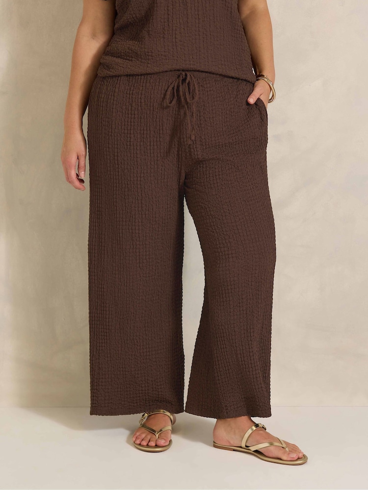 Braun - Evans Textured Jersey Wide Leg Trousers - Bild 1 von 5