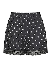 Yours Curve Black Limited Lace Hem Shorts - Image 5 of 5