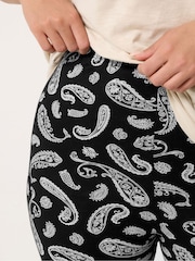 Yours Curve Black Cropped Leggings 2 Pack - Image 6 of 6