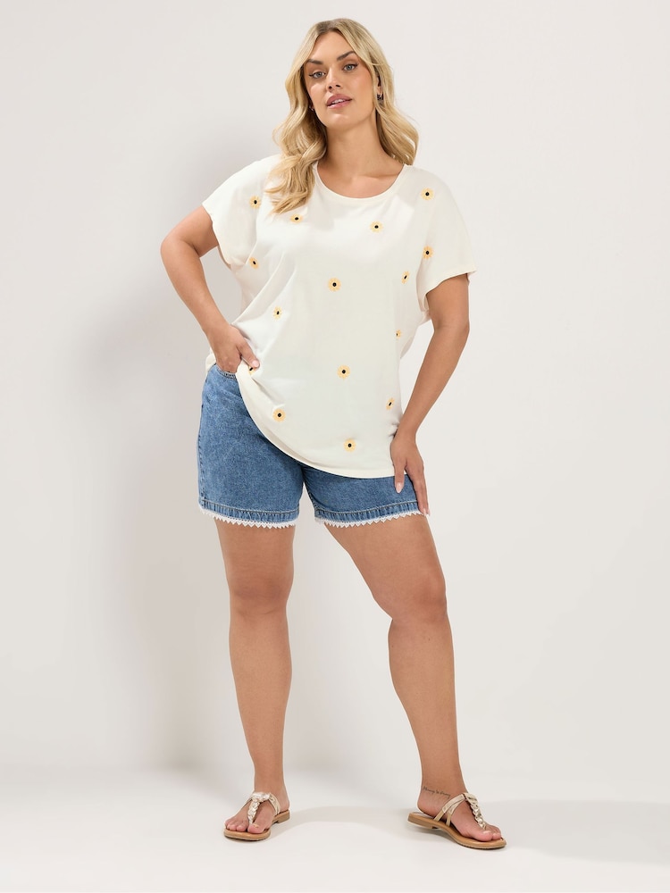 Yours Curve Cream Daisy Embroidered Top - Image 2 of 5 Yours Curve Cream Daisy Embroidered Top - Image 2 of 5