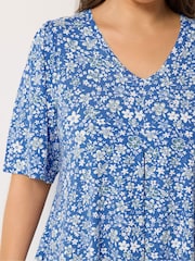 Yours Curve Blue Ditsy Pleated Swing Top - Image 4 of 5