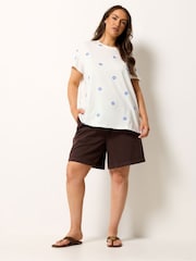 Yours Curve Cream Embroidered Daisy T-Shirt - Image 3 of 5