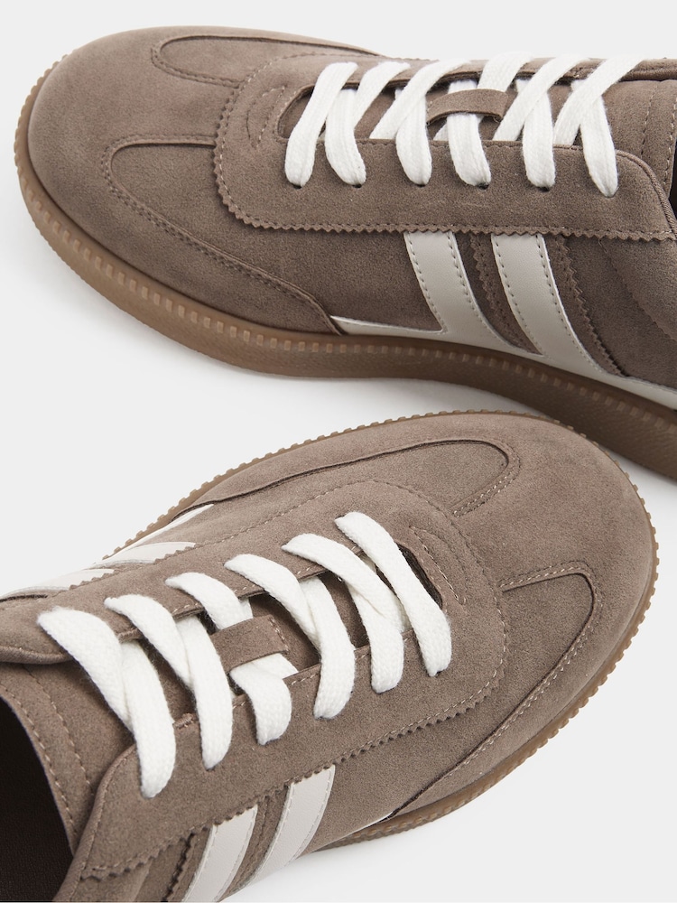 Braun - Yours Curve E Wide Fit Side Stripe Lace Up Trainers - Bild 5 von 5