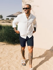 Blau - MAUVAIS Aster Tailored Stretch Slim Fit Shorts - Bild 1 von 6