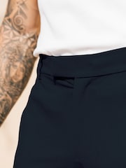 Blau - MAUVAIS Aster Tailored Stretch Slim Fit Shorts - Bild 6 von 6