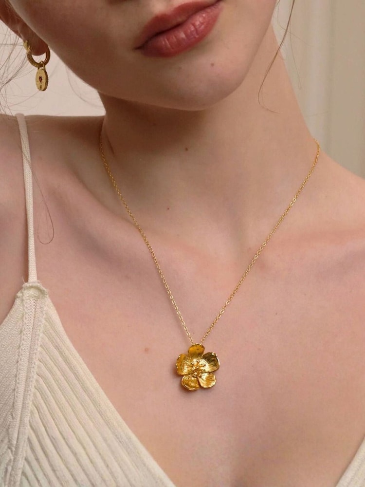 Buttercup Gold Flower Pendant Necklace - Image 3 of 3 Buttercup Gold Flower Pendant Necklace - Image 3 of 3