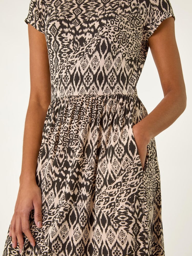 فستان متوسط الطول بطبعة تجريدية من Roman - Image 5 of 5 فستان متوسط الطول بطبعة تجريدية من Roman - Image 5 of 5