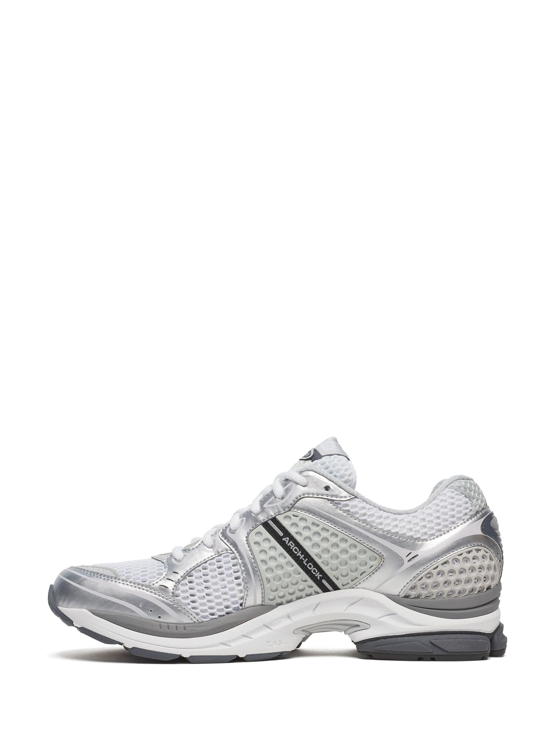 ★ triumph0303★ Buy Saucony Silver Pro Grid Triumph Men Trainers from Next USA