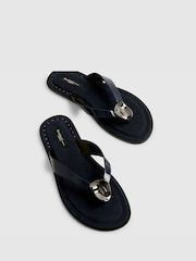 River Island Hardware Toe Thong Flat Sandal - תמונה 5 מתוך 6
